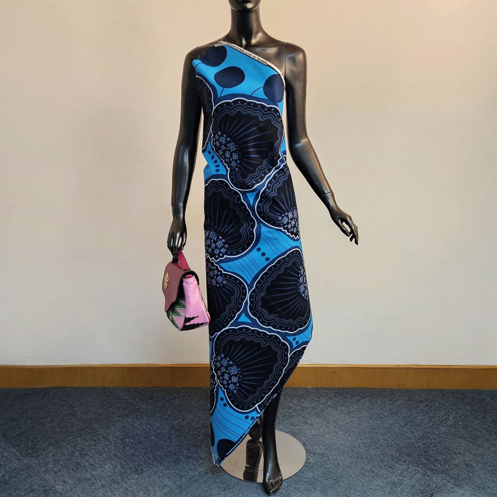 黒プリントブルーコットンアフリカワックス生地バティック生地  - Sewing Batik Fabric のレビューと価格